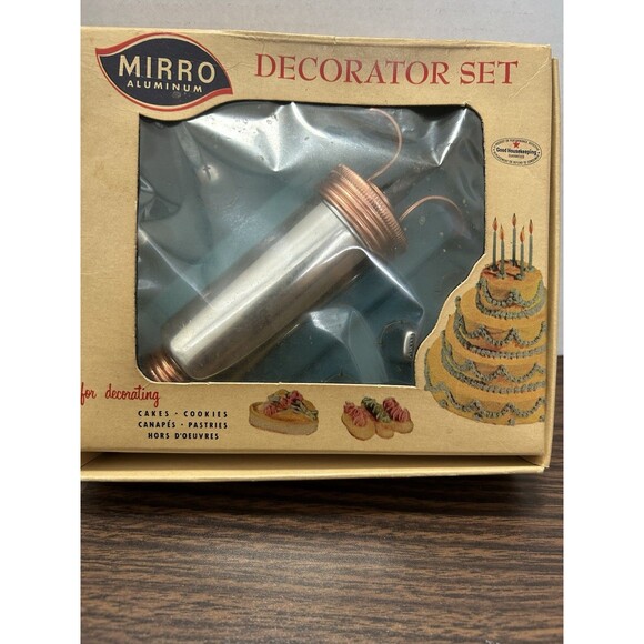 Vintage Mirro Aluminum Decorator Set M-0360 - Picture 2 of 10